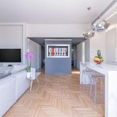 The HostMaster Le Privilège Élégance Flat