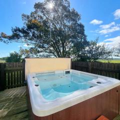 Vicarsford Farmhouse with Hot Tub