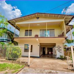 1 Bed Flat - Sleeps 2 - Parking - Wifi