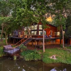 Lux 'Treehouse' on Private Lake: Gameroom, Kayacks