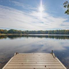 LUX Lakefront, New Hot Tub, Firepit, Ski, Gameroom