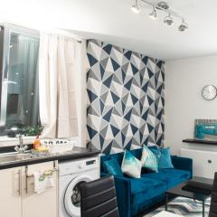 Charming and bright 2BR Flat