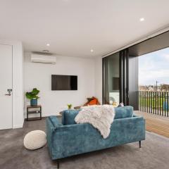 CBD Location Sunny Warm Free off Street Parking