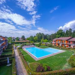 Lenni Apart Swimming Pool and lake - Happy Rentals