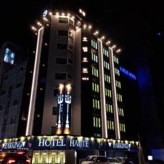 Haute Hotel