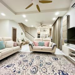 Serene Homestay Semenyih - Endlot House 4BR for 11 pax