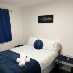 Salford Central 2-Bed Bliss - Near Uni & Shopping