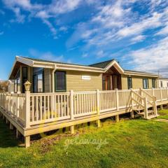 MP768 - Camber Sands Holiday Park - Huge Lodge - Small dog friendly - sleeps 8