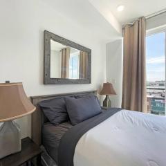 Luxury Penthouse , Private RoofDeck & Amazing View