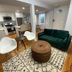 Modern Lincoln Park Hideaway 1 Bd and 1Bath