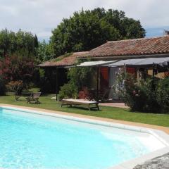 Maison avec piscine et patio