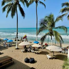 Beach Life Palomino - Beach Party Hostel & Beach Club