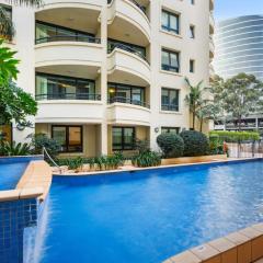 Contemporary 1-Bed First Floor Unit with Pool