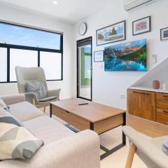 Spacious 2-Bed Apartment near Lygon St Shops