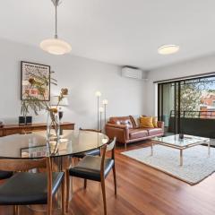 Stylish 1-Bed Apartment with Generous Workspace
