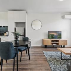 Polished 1-Bed St Kilda Pad in Prime Location