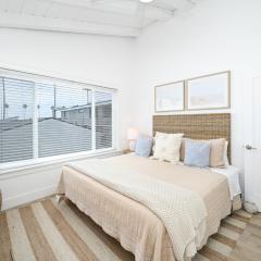 6 Bedroom Duplex near the Balboa Pier and Fun Zone with AC
