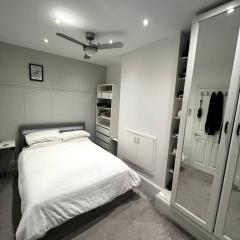 1 bedroom flat in Zone 2