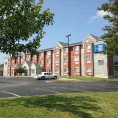 Motel 6-Olathe, KS
