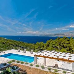 Villa Joy - 40 m2 heated pool, 35 000 m2 of land