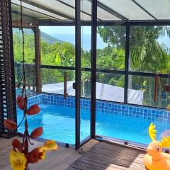 Casa 2 quartos 4 pessoas vista incrível com piscina centro Bombinhas carro 4x4 ou potente