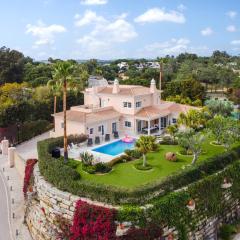 Extraordinary Villa on an elevated position in Quinta do Lago