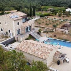 Maison de 6 chambres avec piscine privee terrasse et wifi a Le Garn