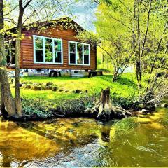 Creekside Hot Tub-Walk to Beach-Uniquely Northern