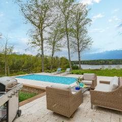 Waterfront River Escape w Pool Kayaks Detached Suite +more