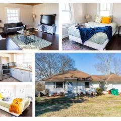 Charming 2 Bedroom Home with Deck: Retreat in Prime Location