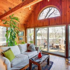 Stunning Lake and Mtn Views Cozy Catskills Cabin!