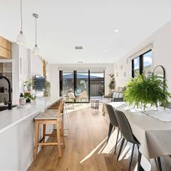 Spacious Urban Oasis in Throsby Canberra