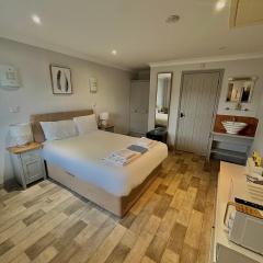 Oak, Country chalet located in Pegsdon