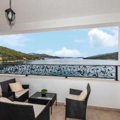 3 Bedroom Cozy Apartment In Marina