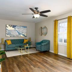 Aqua Oasis - Central & Stylish - 3 BR / 3 BA