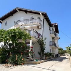 Apartments with a parking space Mavarstica, Ciovo - 20141