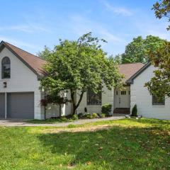 Heavenly Lakefront Six Bedroom Hideaway