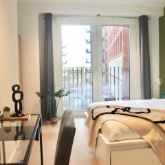 Luxury 2 bedrooms apartment near Central London with Gym, Swimming Pool & Steam Room, in Vauxhall - Open for Long Stays and Families Relocating