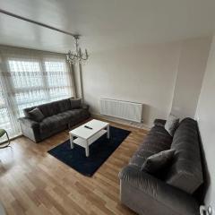 2 Bedrooms. London Skyline view 3 beds and balcony