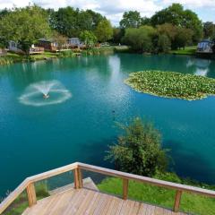 Luxury Lakefront Lodge 5 Star Country Park Huge Veranda Private Fishing Peg Near York FREE Parking