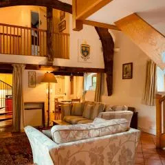 Unique 17c listed Barn in a Shropshire hamlet.