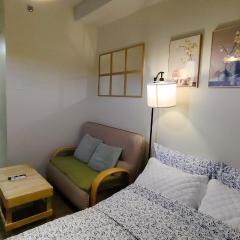 Deluxe Studio near Nuvali, Enchanted Kingdom - Fast WiFi, 55" UHD TV with Netflix & Prime Video, Free Pool Access