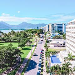 Cairns Harbourside Hotel