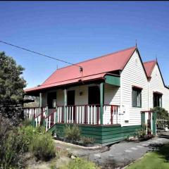 Relaxing & beautiful Miner's cottage near Wilson’s Prom