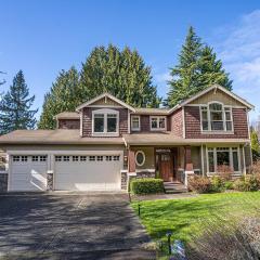 Kirkland's Expansive Custom-Built Family Haven Near Juanita