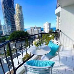 Sea Views, 150 mtrs to Surfers Beach, Ideal Location for Surfers Paradise