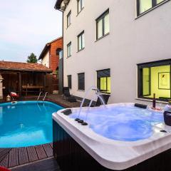 Gorgeous Apartment In Kastel Kambelovac