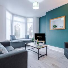 Pristine 3-bed home in Anfield by 53 Degrees Property, Ideal For Big Groups & Business, FREE parking!