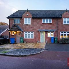 Jennett's Park, Bracknell - 2 Bedroom Home - Garden & Parking