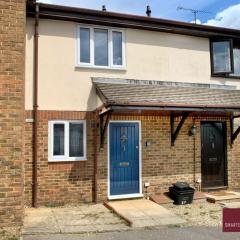 Twyford - Modern 2 Bedroom House - With Garden
